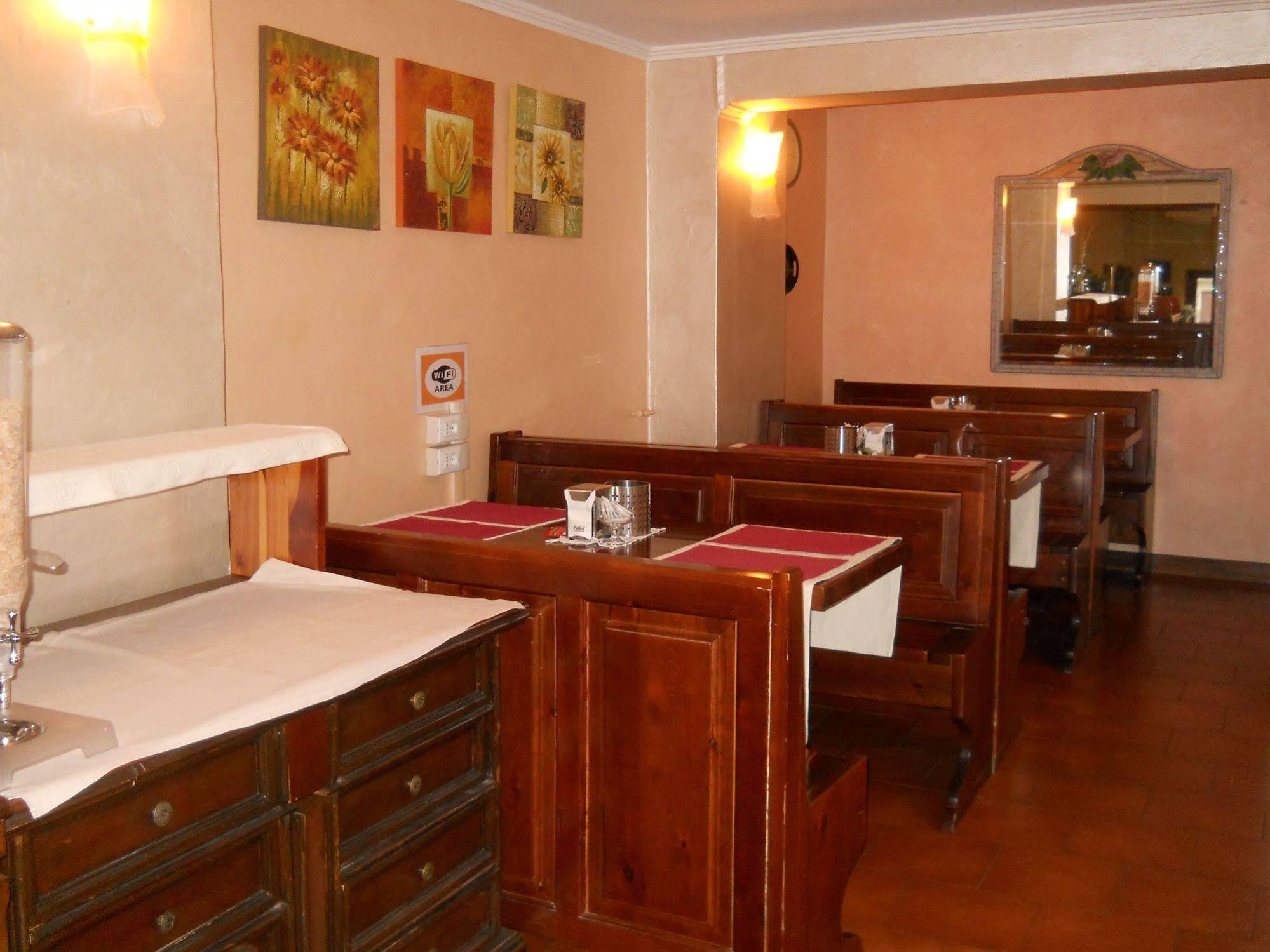 Hotel Il Rustichello Lonato Exterior photo