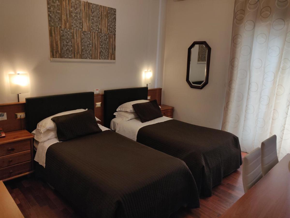 Hotel Il Rustichello Lonato Exterior photo