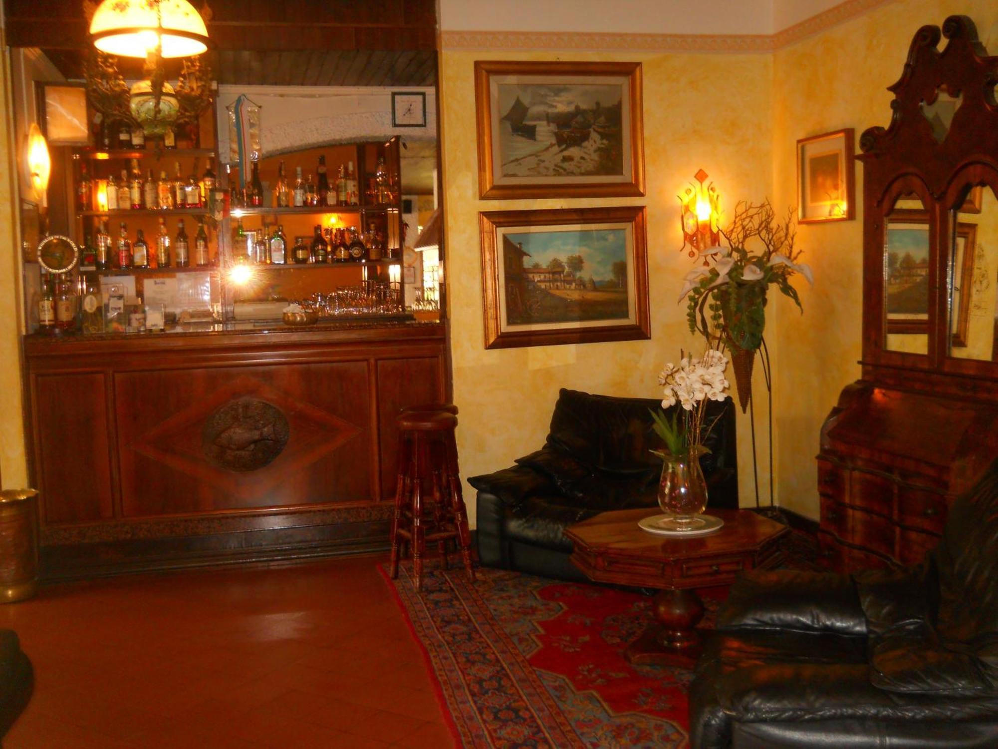 Hotel Il Rustichello Lonato Exterior photo
