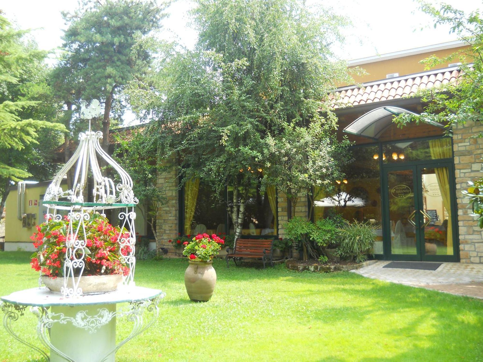 Hotel Il Rustichello Lonato Exterior photo