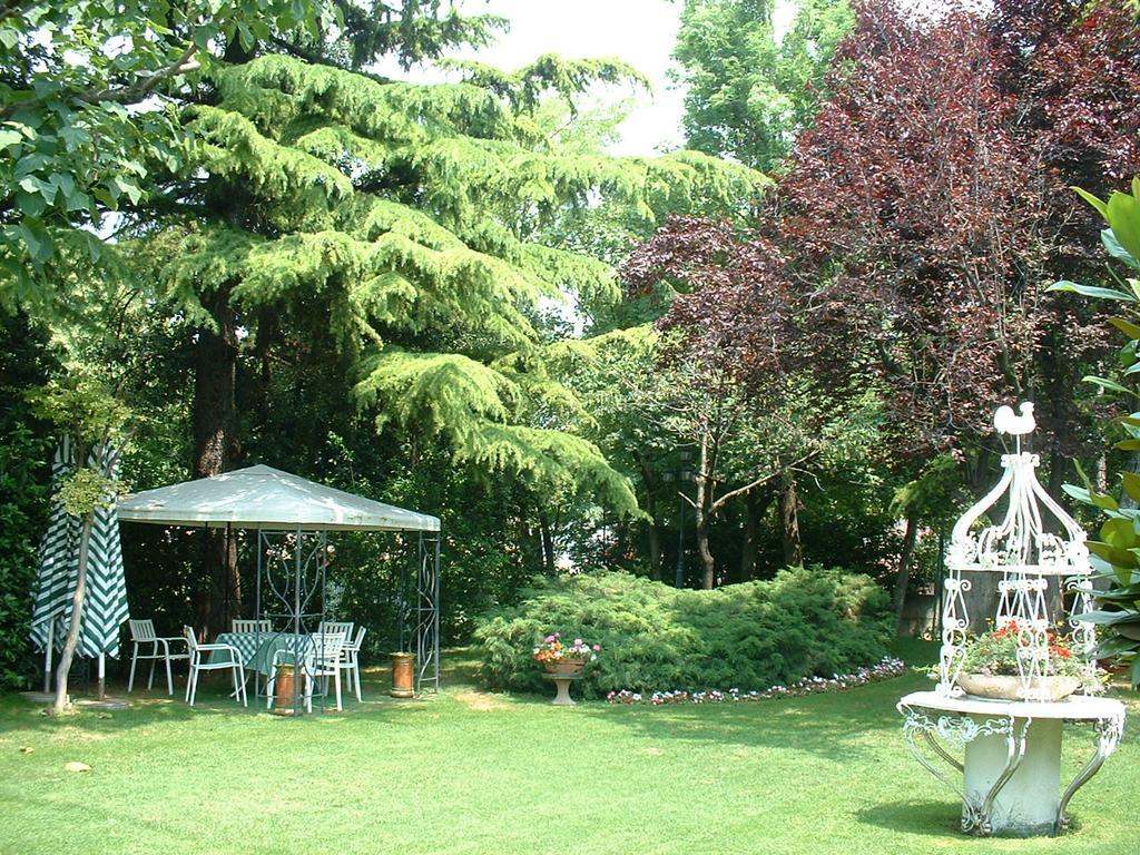 Hotel Il Rustichello Lonato Exterior photo