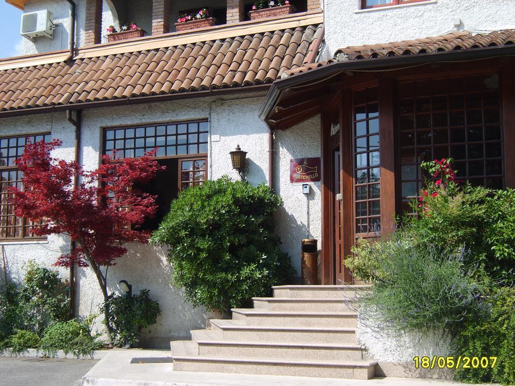 Hotel Il Rustichello Lonato Exterior photo