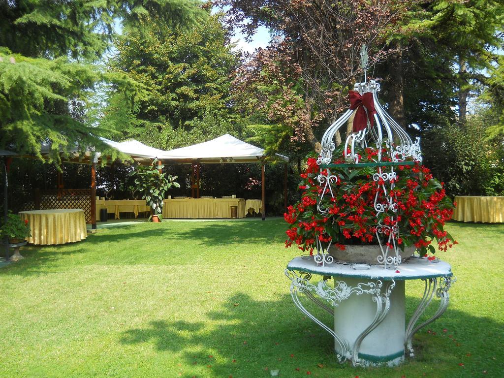 Hotel Il Rustichello Lonato Exterior photo