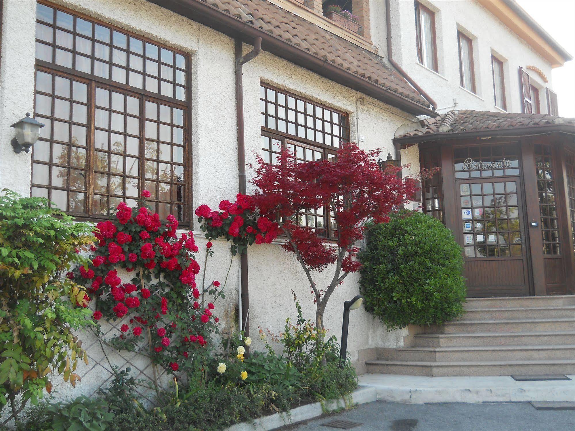 Hotel Il Rustichello Lonato Exterior photo